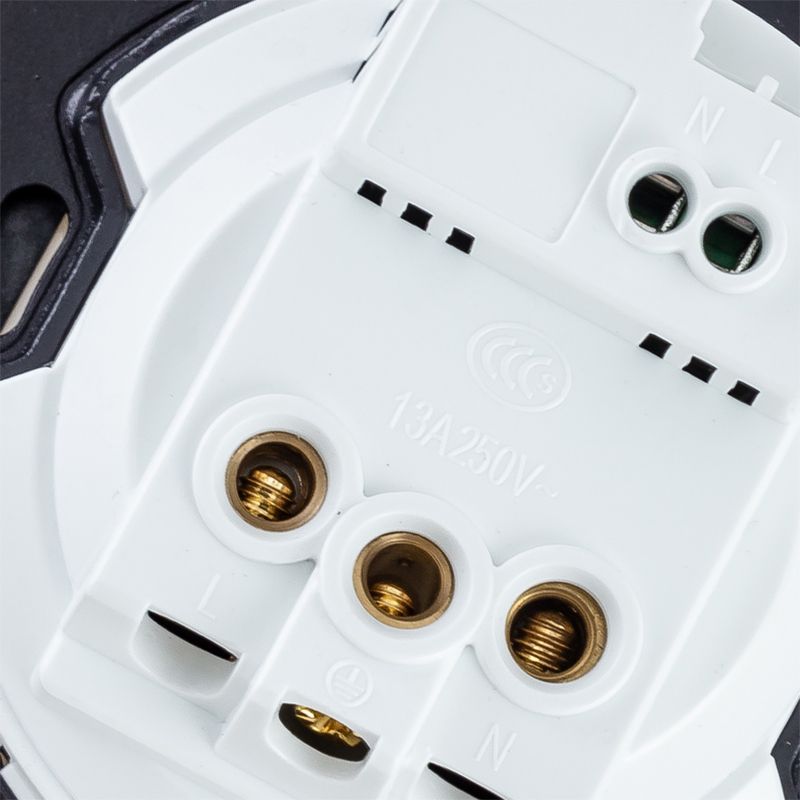 Precise L88 Universal Single USB Socket White
