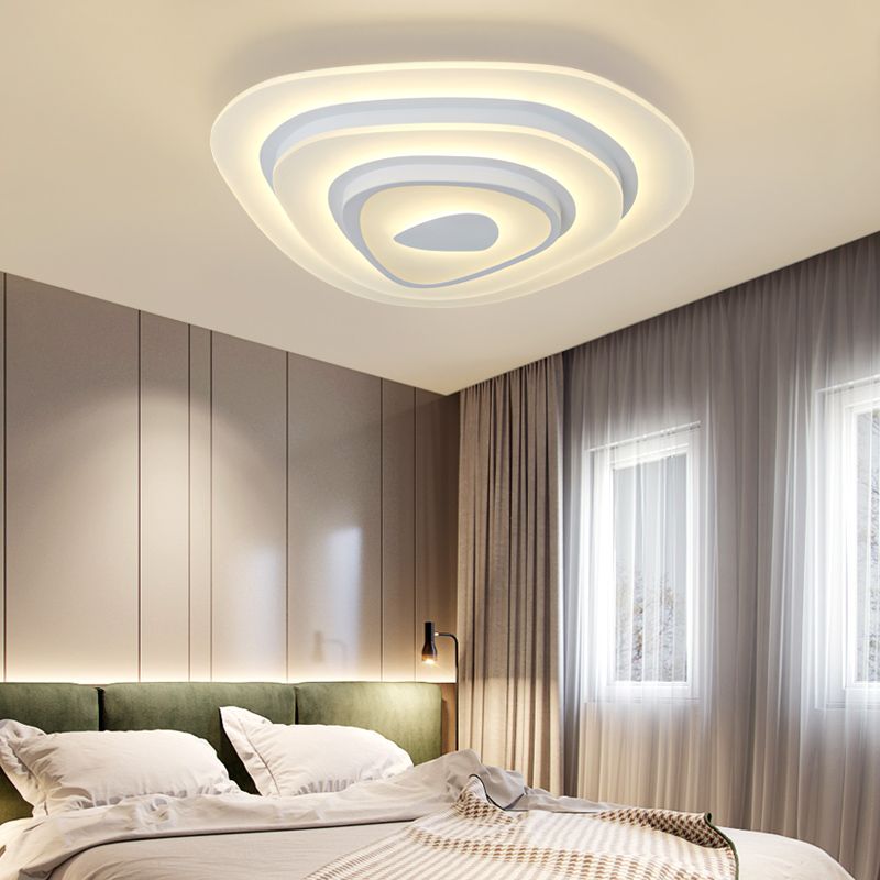 Precise Plectrum Style Ceiling-Mounted Light