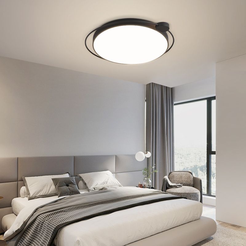 Circle Metal Flush Ceiling-mounted Light