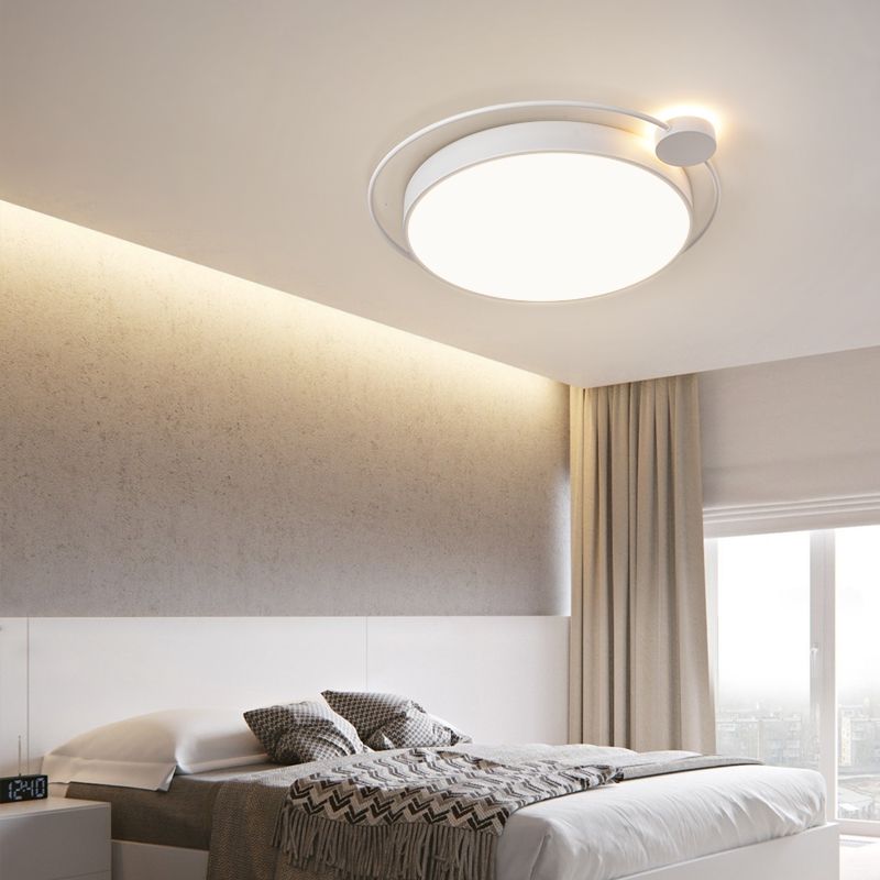 Circle Metal Flush Ceiling-mounted Light